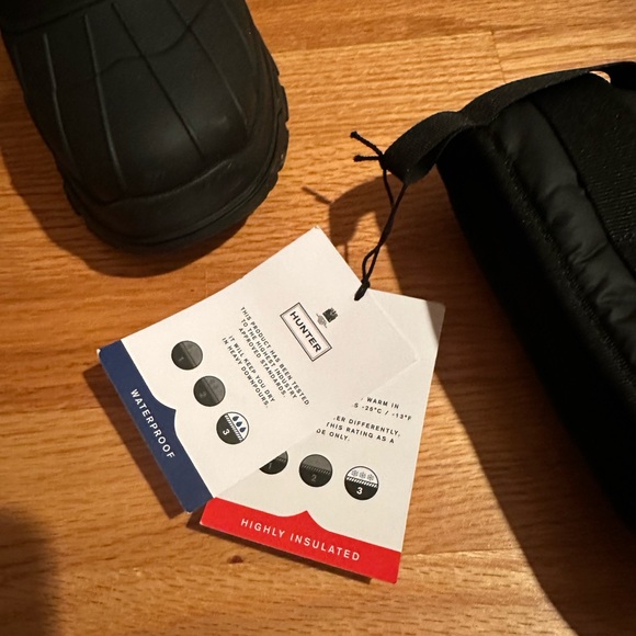 Black Quilted Winter Boots - Picture 4 of 6